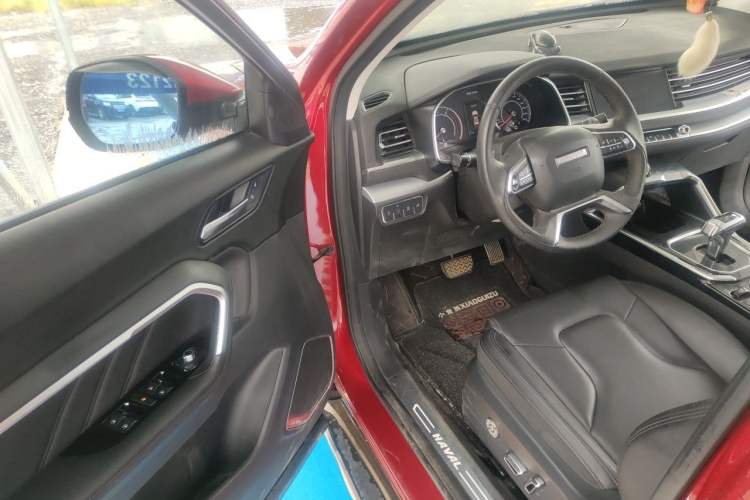 Used Haval H6 2017 Red Label 2.0T Automatic Two-Wheel Drive ZhiShang Model Driver Seat