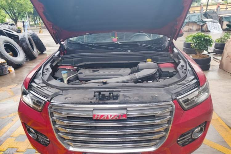 Used Haval H6 2017 Red Label 2.0T Automatic Two-Wheel Drive ZhiShang Model Engine Bay