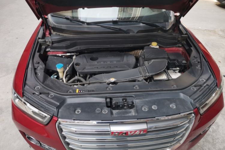 Used Haval H6 2017 Red Label 2.0T Automatic Two-Wheel Drive ZhiShang Model Engine Bay