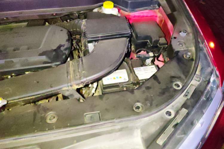 Used Haval H6 2017 Blue Label 2.0T Automatic Two-Wheel Drive Smart Edition Engine Bay Left