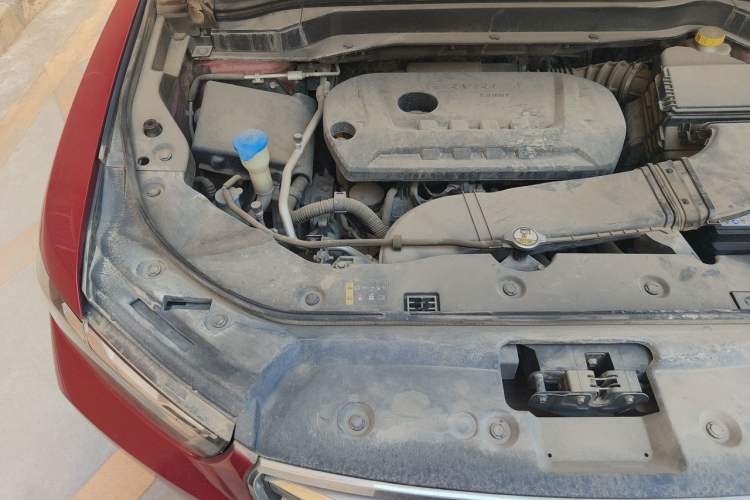 Used Haval H6 2017 Red Label 2.0T Automatic Two-Wheel Drive ZhiShang Model Engine Bay Right