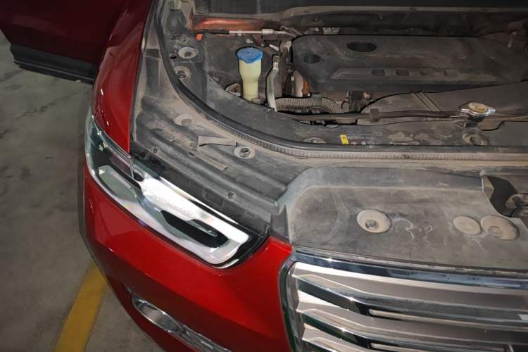 Used Haval H6 2017 Red Label 2.0T Automatic Two-Wheel Drive ZhiShang Model Engine Bay Right