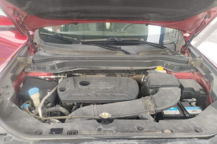 Used Haval H6 2017 Red Label 2.0T Automatic Two-Wheel Drive ZhiShang Model Engine Bay