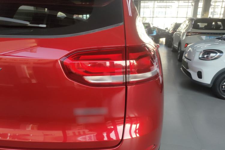Used Haval H6 2017 Red Label 2.0T Automatic Two-Wheel Drive ZhiShang Model Exterior 3