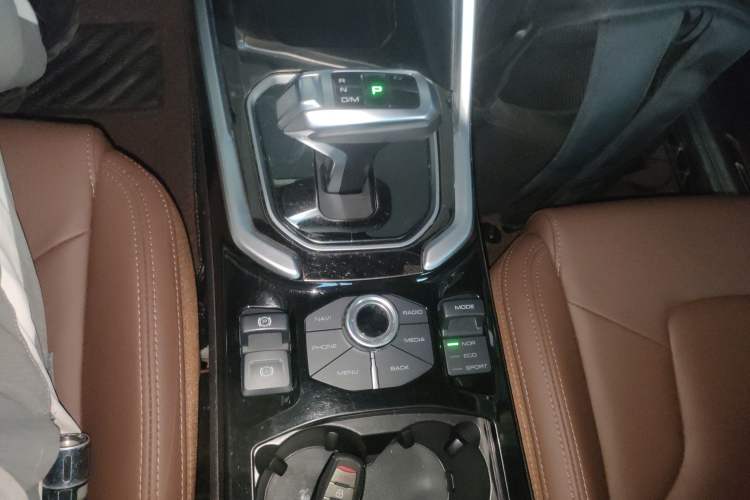 Used Haval H6 2017 Red Label 2.0T Automatic Two-Wheel Drive ZhiShang Model Gear Lever