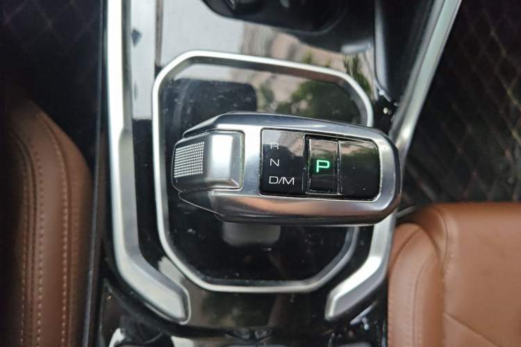 Used Haval H6 2017 Red-Label 2.0T Automatic Two-Wheel Drive Leading Edition Gear Lever