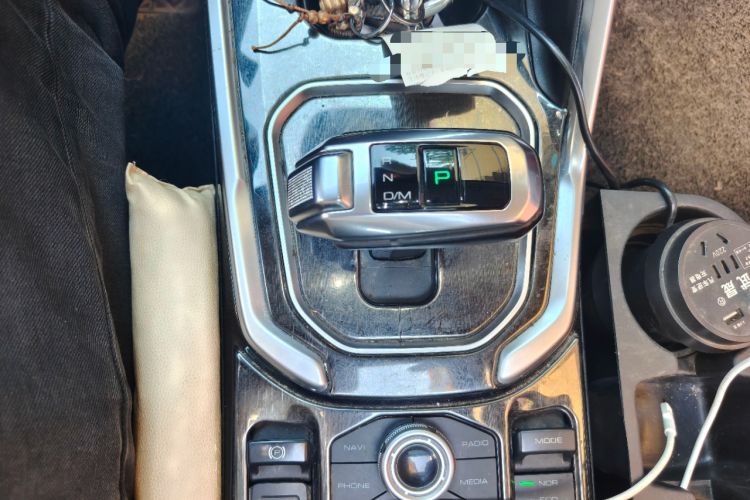 Used Haval H6 2017 Red Label 2.0T Automatic Two-Wheel Drive ZhiShang Model Gear Lever