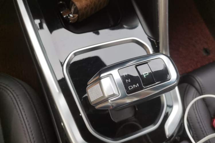 Used Haval H6 2017 Red-Label 1.3T Automatic Two-Wheel Drive Fashion Edition Gear Lever