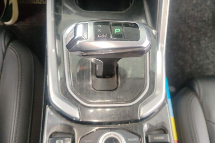 Used Haval H6 2017 Red Label 2.0T Automatic Two-Wheel Drive ZhiShang Model Gear Lever