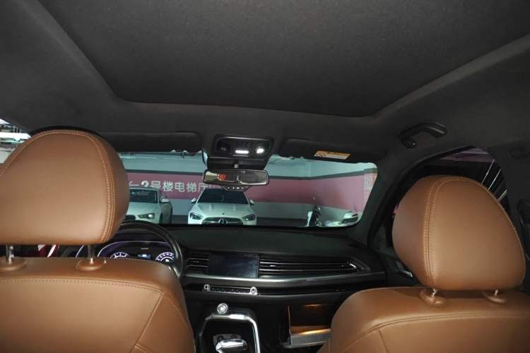 Used Haval H6 2017 Red Label 2.0T Automatic Two-Wheel Drive ZhiShang Model Headliner