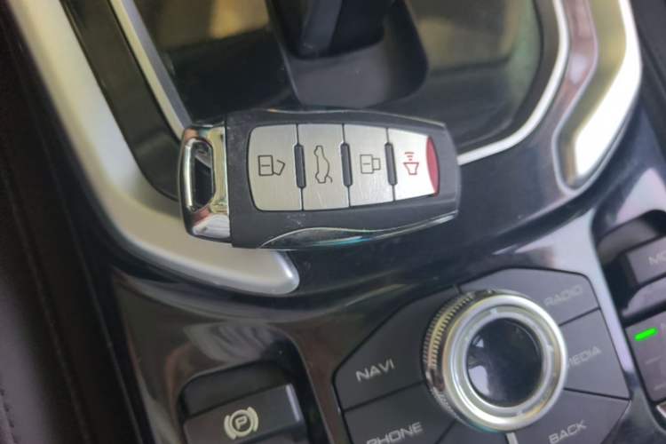 Used Haval H6 2017 Red-Label 1.3T Automatic Two-Wheel Drive ZhiShang Model Interior 1