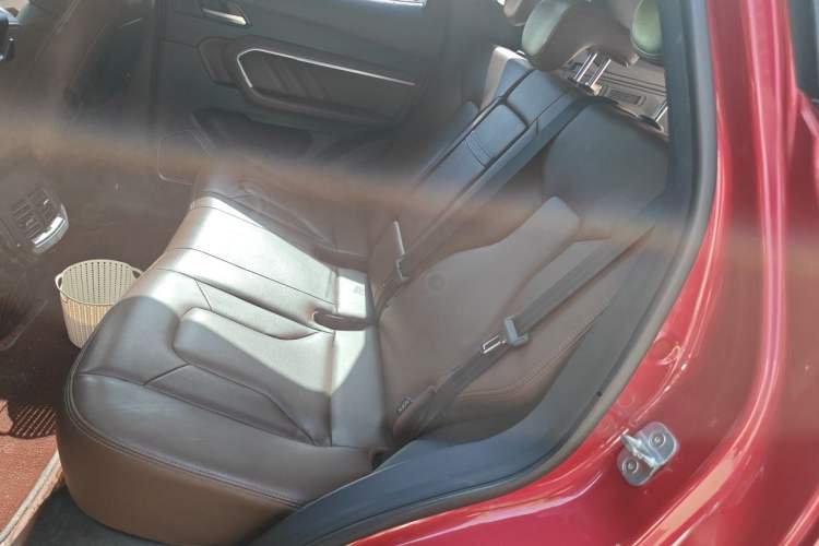 Used Haval H6 2017 Red-Label 2.0T Automatic Two-Wheel Drive Leading Edition Left Rear Seat