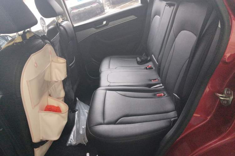 Used Haval H6 2017 Restyled Red-Label Sport Version 1.5T Automatic Two-Wheel Drive Luxury Trim Left Rear Seat