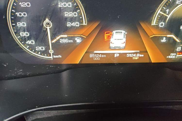 Used Haval H6 2017 Red-Label 2.0T Automatic Two-Wheel Drive Leading Edition Odometer Close Up