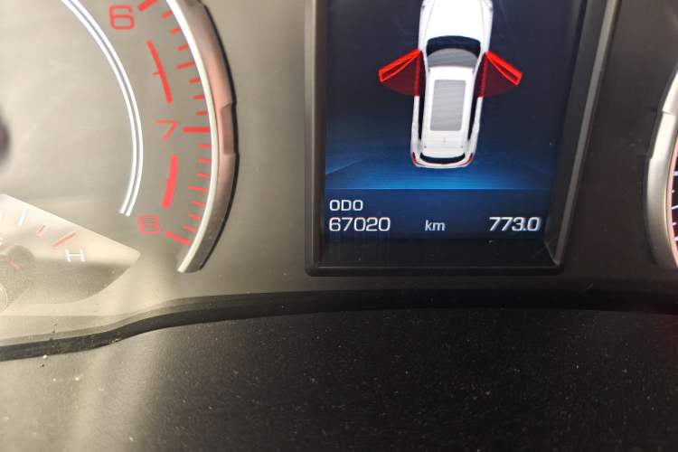 Used Haval H6 2017 Red Label 2.0T Automatic Two-Wheel Drive ZhiShang Model Odometer Close Up