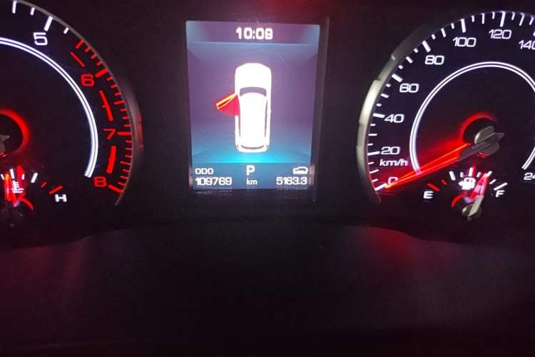 Used Haval H6 2017 Red Label 2.0T Automatic Two-Wheel Drive ZhiShang Model Odometer Close Up