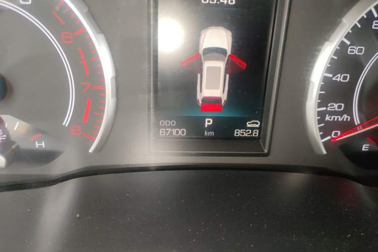 Used Haval H6 2017 Red Label 2.0T Automatic Two-Wheel Drive ZhiShang Model Odometer Close Up
