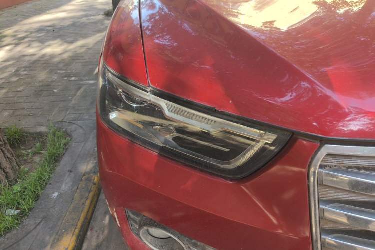 Used Haval H6 2017 Red Label 2.0T Automatic Two-Wheel Drive ZhiShang Model Right Front Headlight