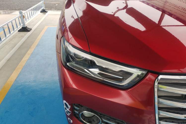 Used Haval H6 2017 Red Label 2.0T Automatic Two-Wheel Drive ZhiShang Model Right Front Headlight