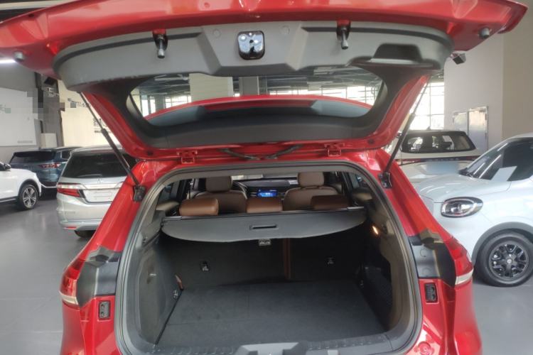 Used Haval H6 2017 Red Label 2.0T Automatic Two-Wheel Drive ZhiShang Model Trunk