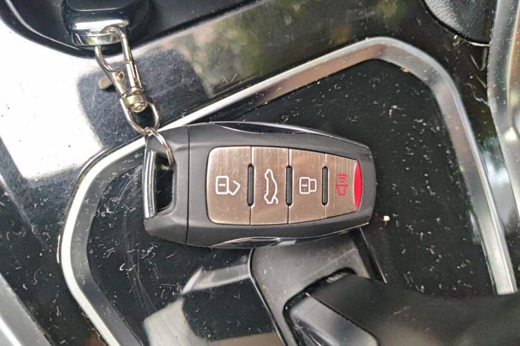 Used Haval H6 2017 Red-Label 2.0T Automatic Two-Wheel Drive Leading Edition Vehicle Key