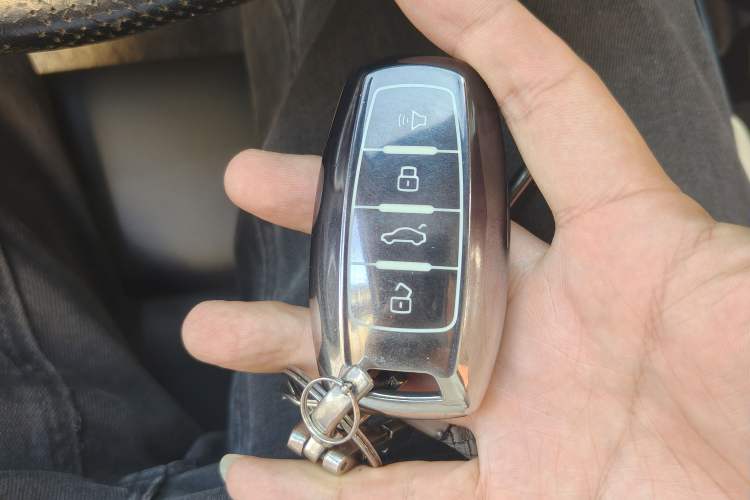 Used Haval H6 2017 Red Label 2.0T Automatic Two-Wheel Drive ZhiShang Model Vehicle Key