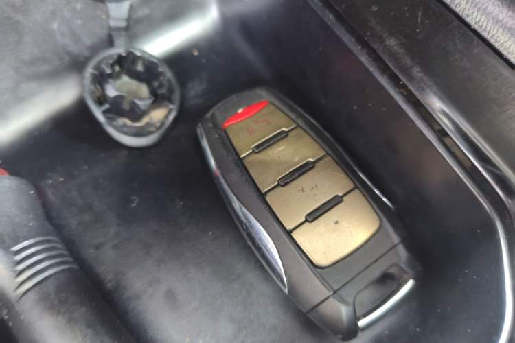 Used Haval H6 2017 Red Label 2.0T Automatic Two-Wheel Drive ZhiShang Model Vehicle Key