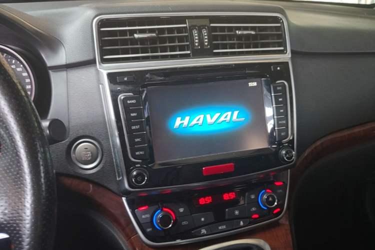 Used Haval H6 2017 Red-Label Sport Edition 1.5T Manual Two-Wheel Drive Elite Model Audio And AC Panel