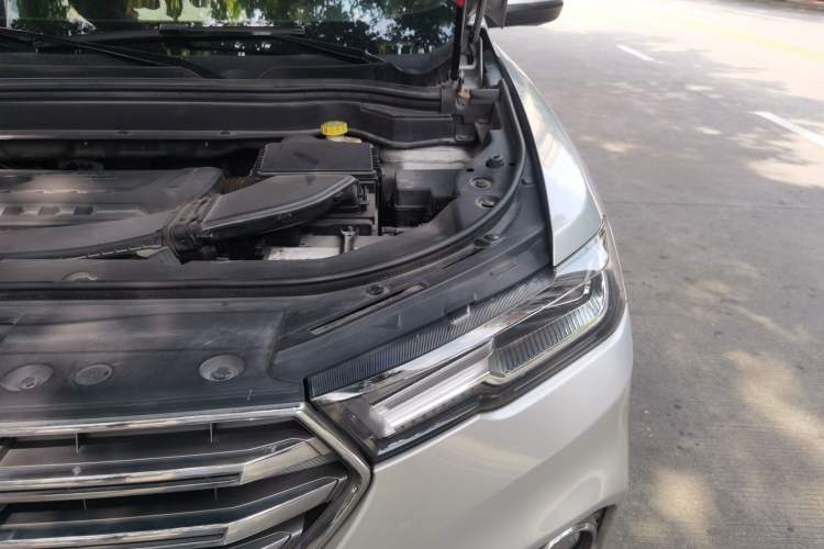 Used Haval H6 2017 Blue Label 2.0T Automatic Two-Wheel Drive Leading Model Engine Bay Left