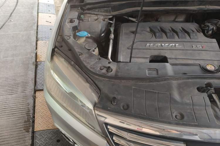 Used Haval H6 2017 Red-Label Sport Edition 1.5T Manual Two-Wheel Drive Elite Model Engine Bay Right