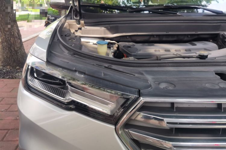 Used Haval H6 2017 Blue Label 2.0T Automatic Two-Wheel Drive Leading Model Engine Bay Right