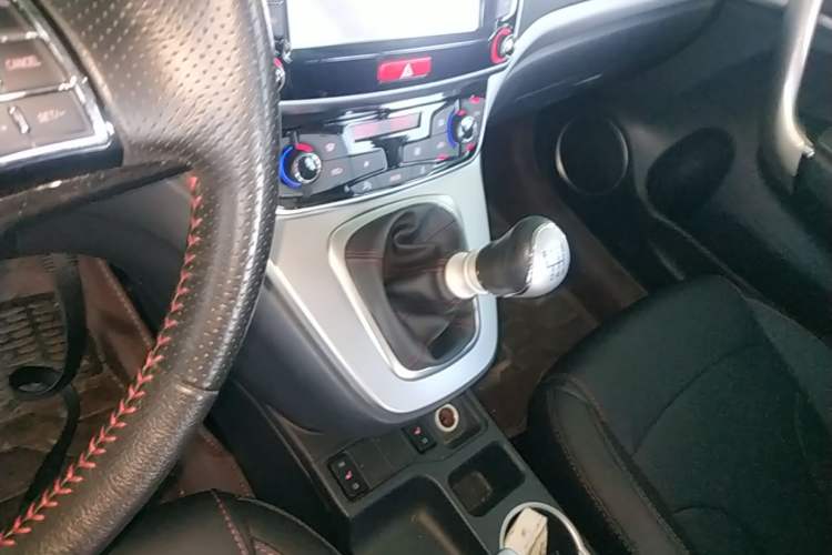 Used Haval H6 2017 Blue Label Sport Edition 1.5T Manual Two-Wheel Drive Elite Model Gear Lever