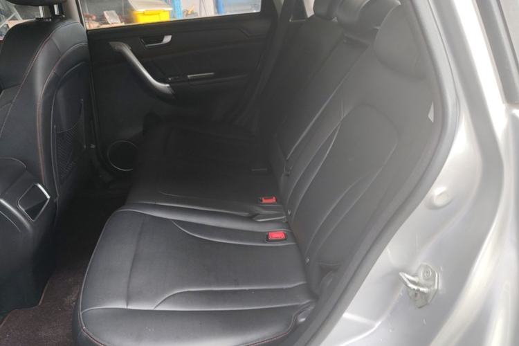 Used Haval H6 2017 Red-Label Sport Edition 1.5T Manual Two-Wheel Drive Elite Model Left Rear Seat