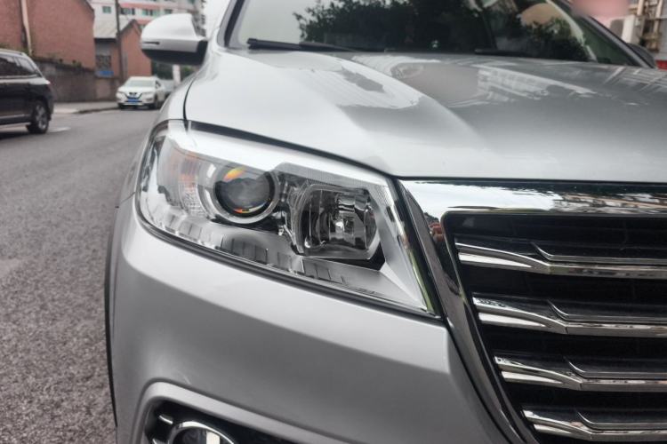 Used Haval H6 2017 Restyled Red-Label Sport Version 1.5T Automatic Two-Wheel Drive Luxury Trim Right Front Headlight