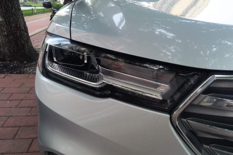 Used Haval H6 2017 Blue Label 2.0T Automatic Two-Wheel Drive Leading Model Right Front Headlight