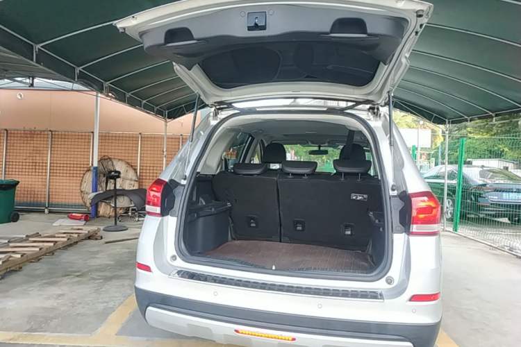 Used Haval H6 2017 Blue Label Sport Edition 1.5T Manual Two-Wheel Drive Elite Model Trunk