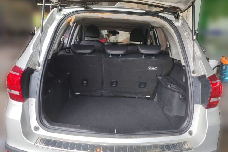 Used Haval H6 2017 Red-Label Sport Edition 1.5T Manual Two-Wheel Drive Elite Model Trunk