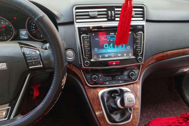 Used Haval H6 2017 Red-Label Sport Edition 1.5T Manual Two-Wheel Drive Elite Model Audio And AC Panel