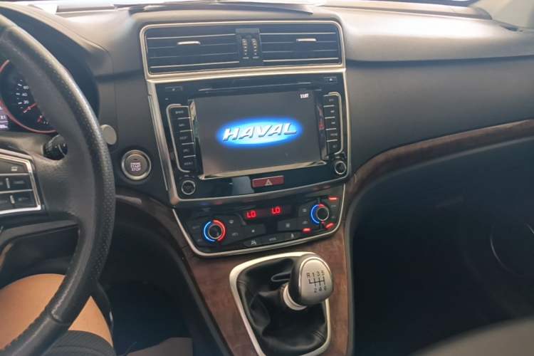 Used Haval H6 2017 Red-Label Sport Edition 1.5T Manual Two-Wheel Drive Elite Model Audio And AC Panel
