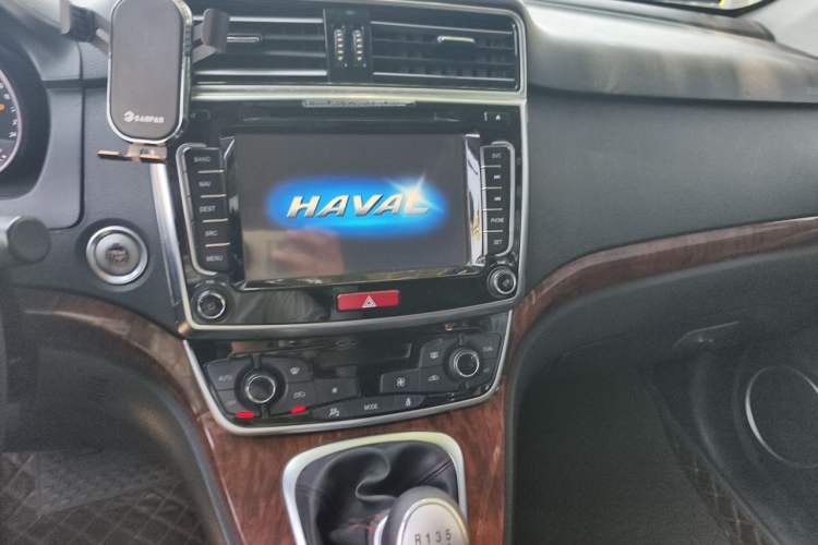 Used Haval H6 2017 Red-Label Sport Edition 1.5T Manual Two-Wheel Drive Elite Model Audio And AC Panel