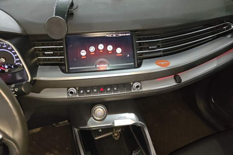 Used Haval H6 2017 Red-Label 1.3T Automatic Two-Wheel Drive ZhiShang Model Audio And AC Panel