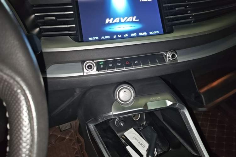 Used Haval H6 2017 Blue Label 2.0T Automatic Two-Wheel Drive Smart Edition Audio And AC Panel