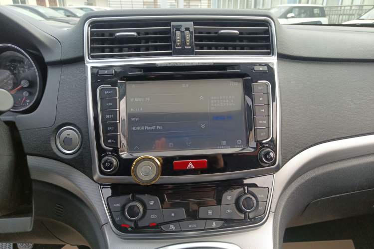 Used Haval H6 2017 Blue Label Sport Edition 2.0T Diesel Manual Two-Wheel Drive Elite Model Audio And AC Panel