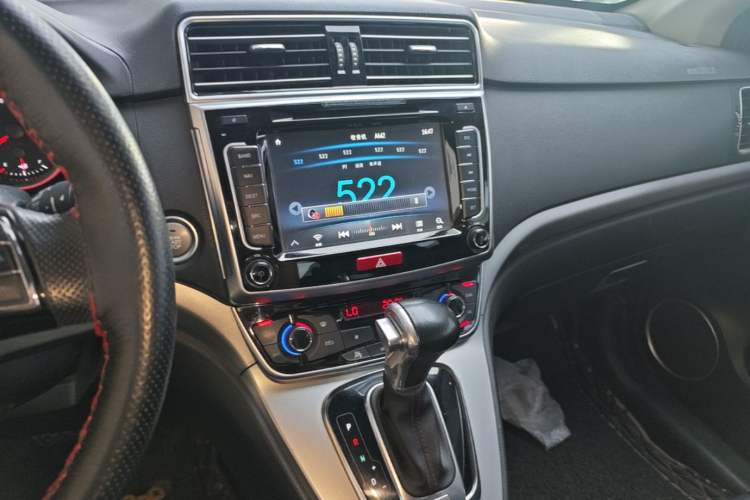 Used Haval H6 2017 Revised Blue-Label Sport Version 1.5T Automatic Two-Wheel Drive Luxury Trim Audio And AC Panel