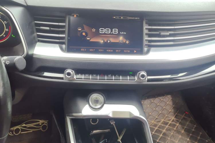 Used Haval H6 2017 Red-Label 2.0T Automatic Two-Wheel Drive Leading Edition Audio And AC Panel