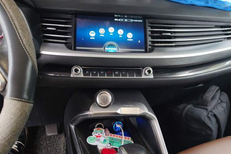 Used Haval H6 2017 Blue Label 1.5T Automatic Two-Wheel Drive ZhiShang Model Audio And AC Panel