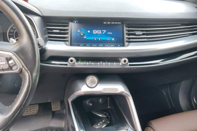 Used Haval H6 2017 Red Label 2.0T Automatic Two-Wheel Drive ZhiShang Model Audio And AC Panel