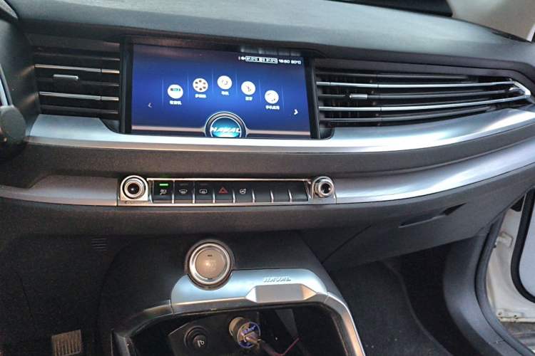 Used Haval H6 2017 Blue Label 2.0T Automatic Two-Wheel Drive Smart Edition Audio And AC Panel