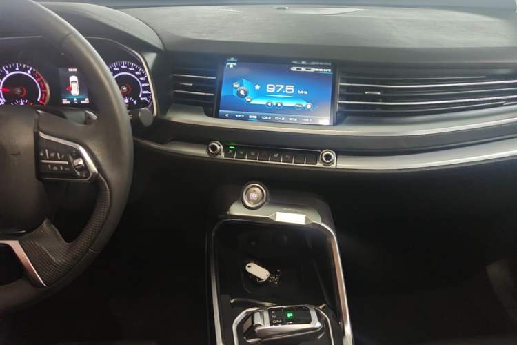 Used Haval H6 2017 Red Label 2.0T Automatic Two-Wheel Drive ZhiShang Model Audio And AC Panel