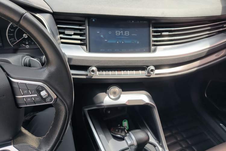 Used Haval H6 2017 Blue Label 1.5T Automatic Two-Wheel Drive ZhiShang Model Audio And AC Panel